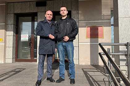 Присяжные оправдали обвиняемых в поджоге покрышки с целью убийства