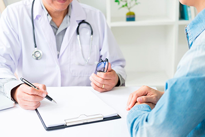 Разглашение врачебной тайны определенным лицам возможно с письменного согласия пациента или его представителя