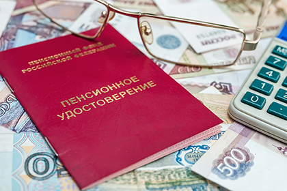 Право на пенсию, включая право требовать возобновления ее выплаты, неразрывно связано с личностью пенсионера