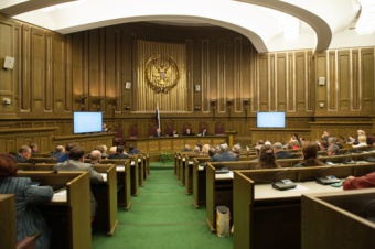 С иностранным осложнением