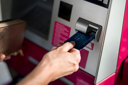 Адвокат добился в кассации прекращения уголовного дела о неправомерном обороте средств платежей