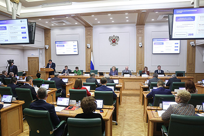 Связать право оказания юридической помощи с наличием статуса адвоката