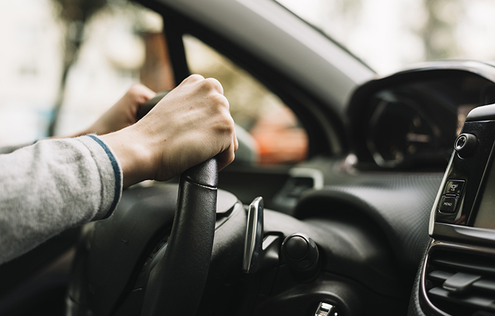 Несение ответственности владельцем автомобиля при нарушении без водительских прав